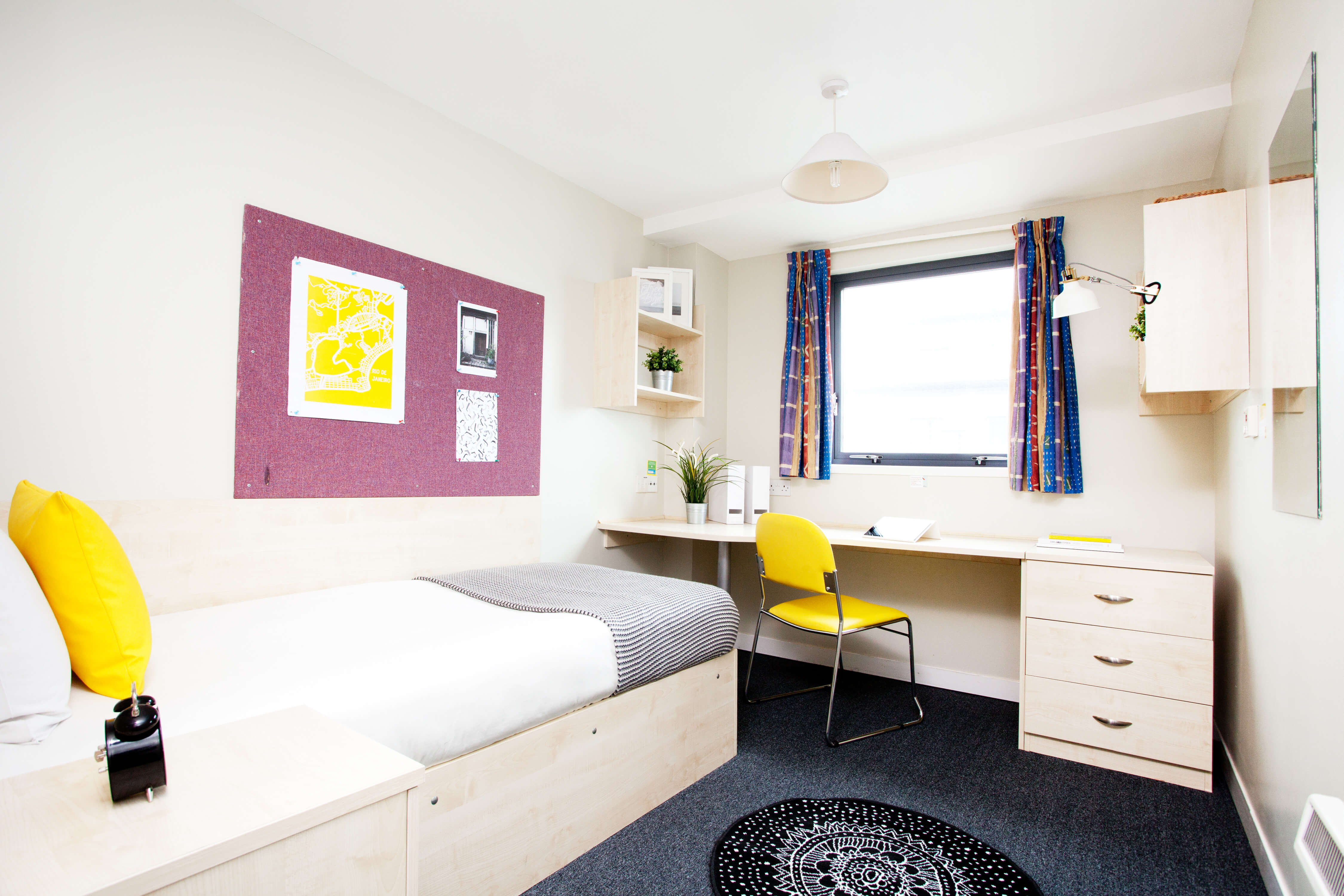 Student accommodation. The Bournemouth School of English. The spare Room. Bright School.